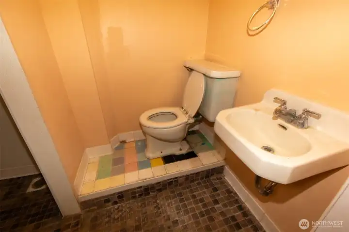 3/4 Bathroom