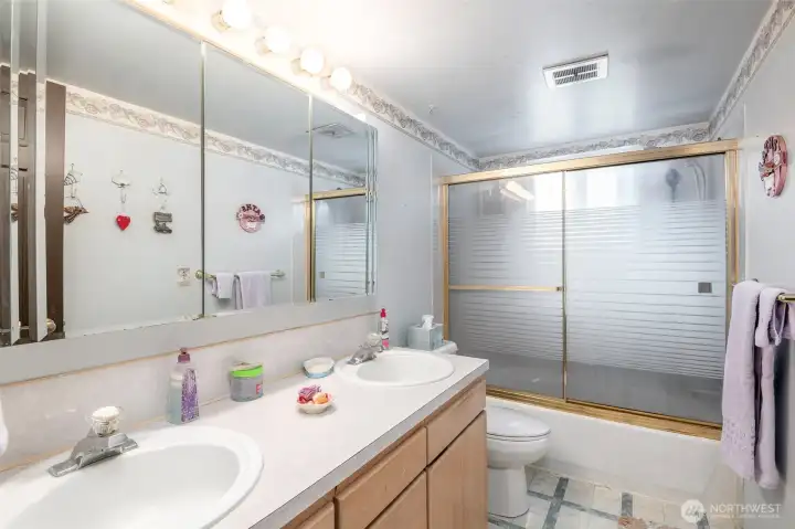 Full bath upstairs.