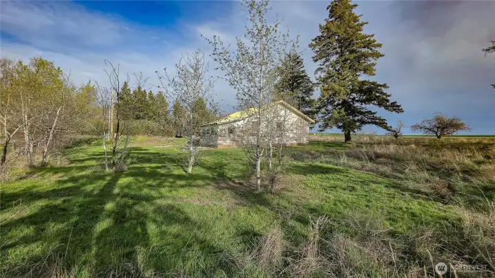 This area is just waiting for your personal touch, offering endless possibilities to customize the space to perfectly fit your lifestyle and needs. Looking SE.