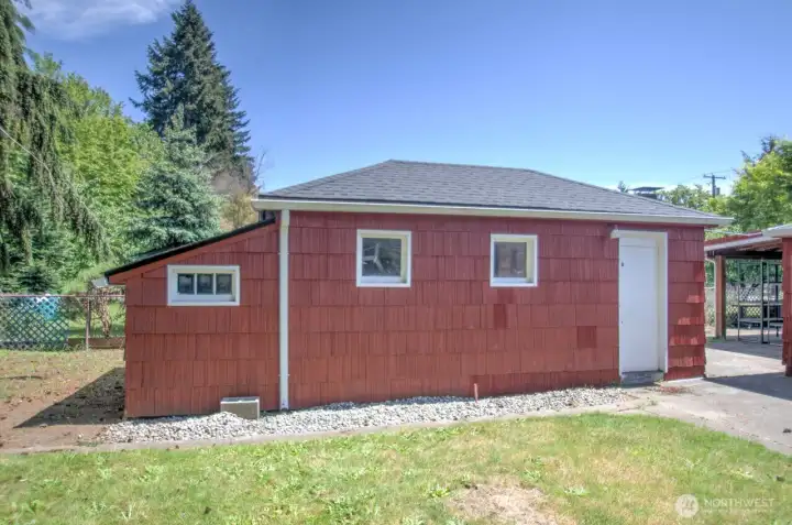 Detached garage