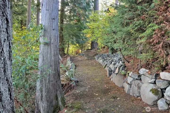 There is really great landscaping throughout this serene property. There is really great landscaping throughout this serene property.