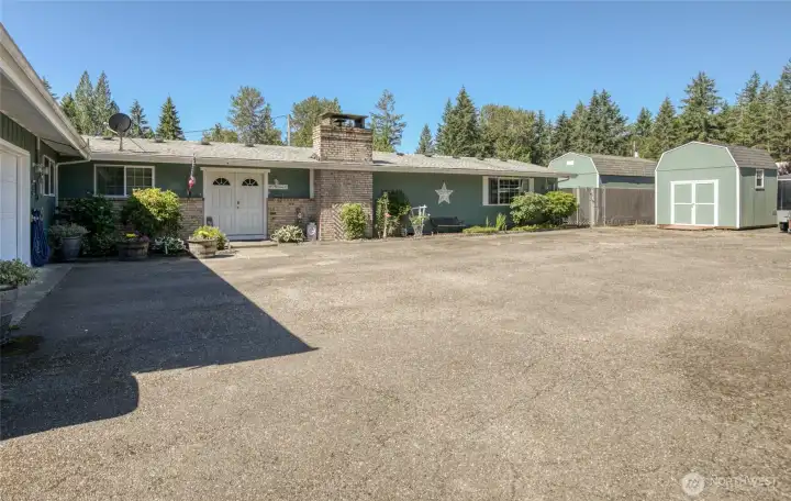 Lots of parking in driveway.