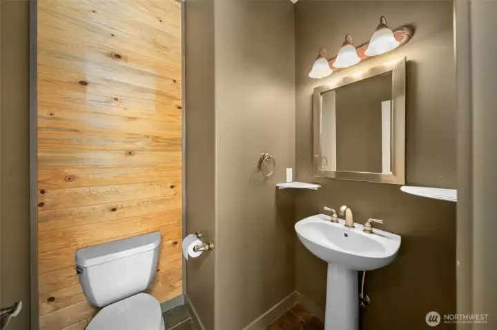 Guest Bath off Living Room