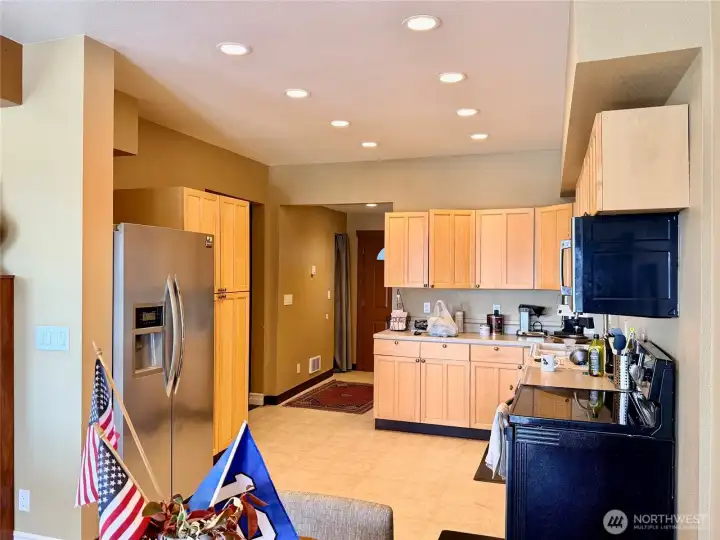 Large Main Floor Kitchen Area..! Large Main Floor Kitchen Area..!