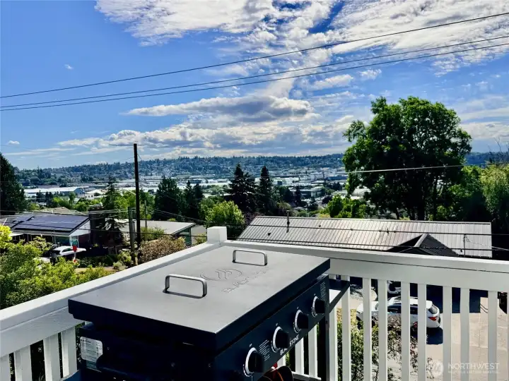 Great Oversized Deck Overlooking The Ballard Bridge..! Great Oversized Deck Overlooking The Ballard Bridge..!