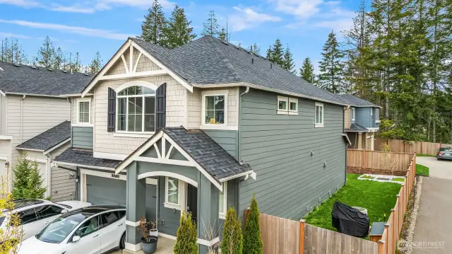Nice covered front porch area. Fully fenced backyard space!