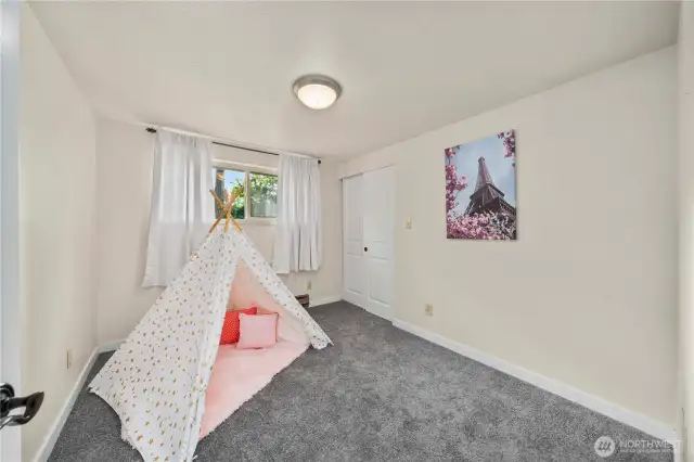 Bedroom no. 1 with new carpet!