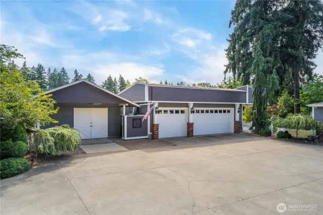 962 sqft 3-car garage and 380 sqft barn/shop (4th covered spot parking)