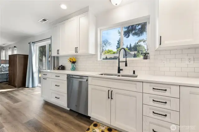 Stunning cabinetry, quartz counters, so beautiful!