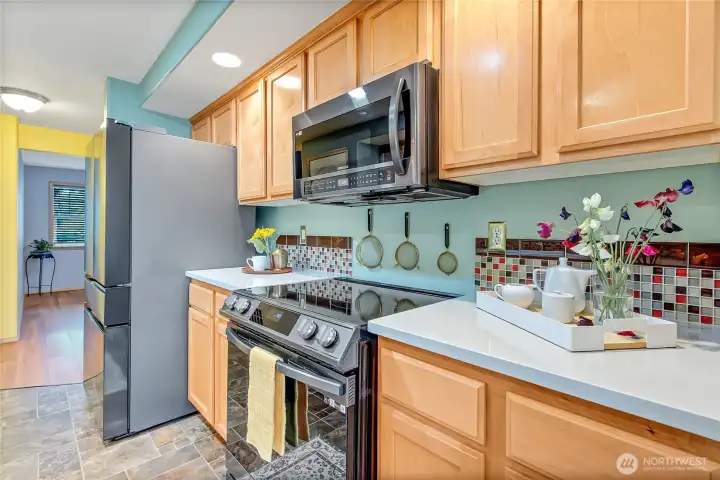 Quartz counters and new  Samsung Bespoke appliances that are to stay with home.