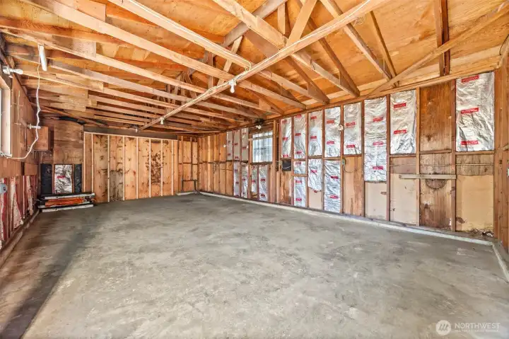 Large shop - perfect for hobbies or storage
