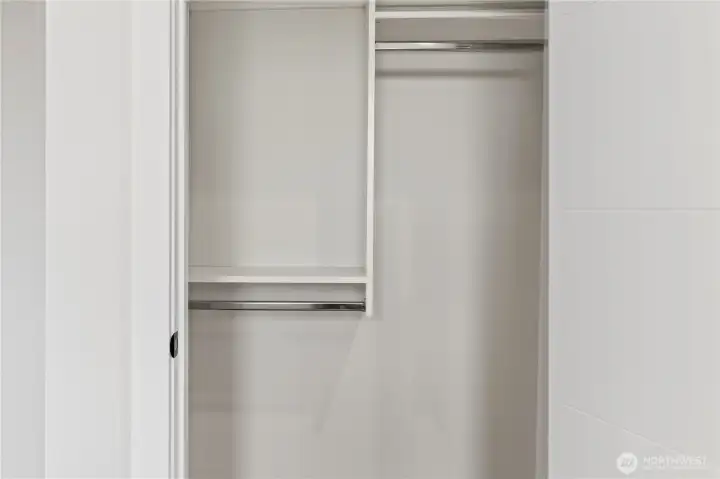 Closet system