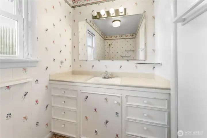 Full Bath on Main