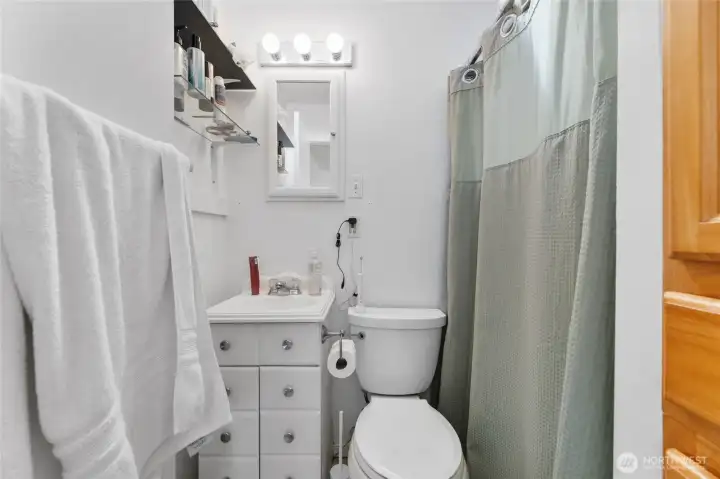 DADU 3/4 bath