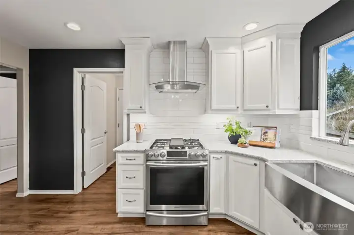 Gas range and stainless farm-front sink