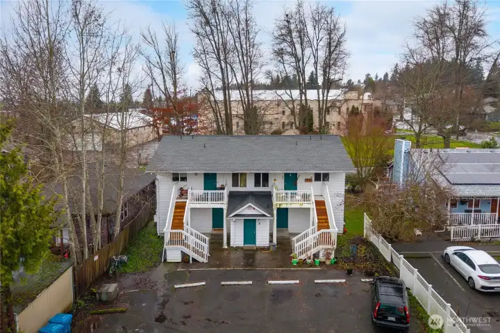 Better view to detail the parking in back, off the alley.