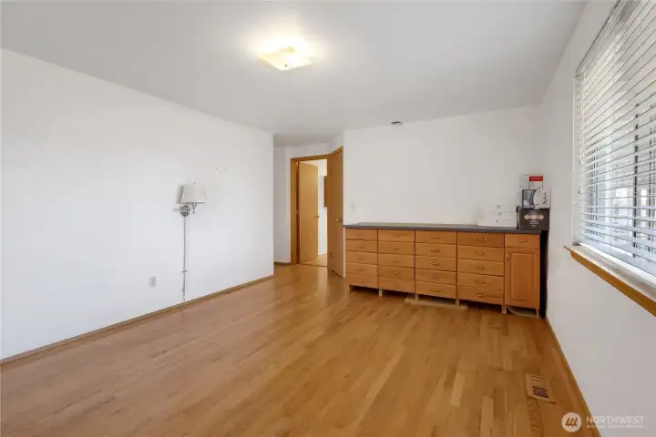Main bedroom hardwood flors