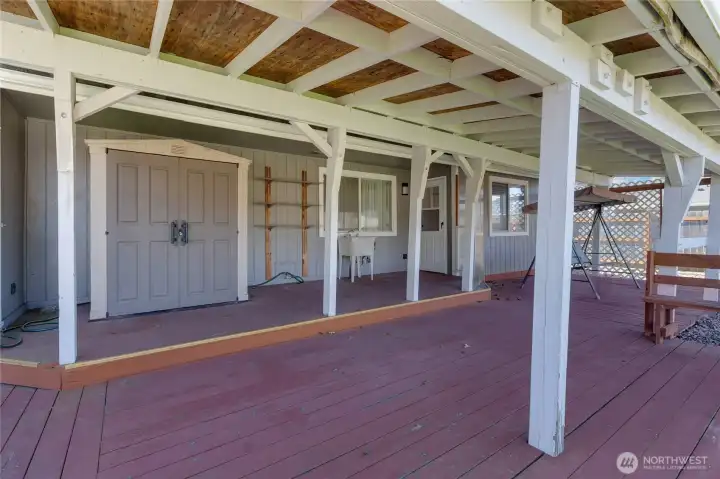 Outside sink on patio