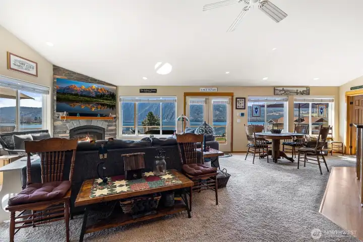 Upper living area/ dining and S. views off deck