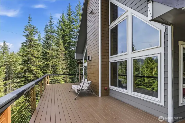 Spacious Entertaining Deck