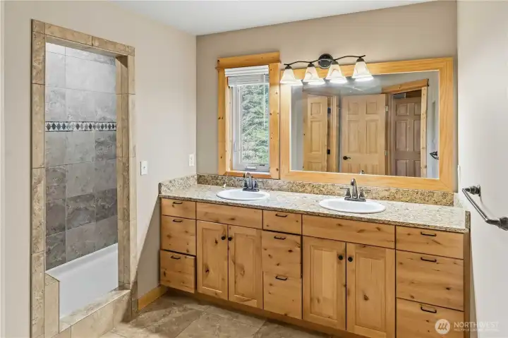 Primary Bath w/Walk-in Shower