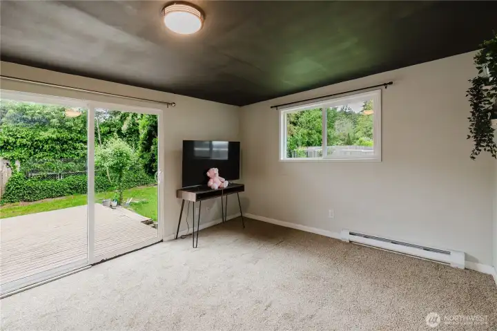 Large bedroom with access to the backyard deck! Large bedroom with access to the backyard deck!