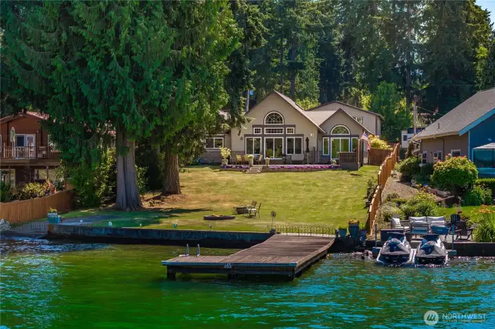 Enjoy this no bank lot on Lake Tapps.