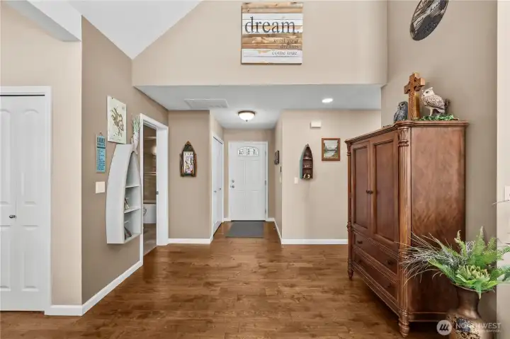 Spacious entry with Vaulted Ceilings.