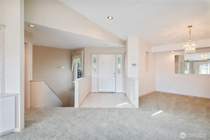 Nice open floor plan with main level living: primary bed, living room, kitchen, dinning room, walk in pantry, additional bathroom and laundry
