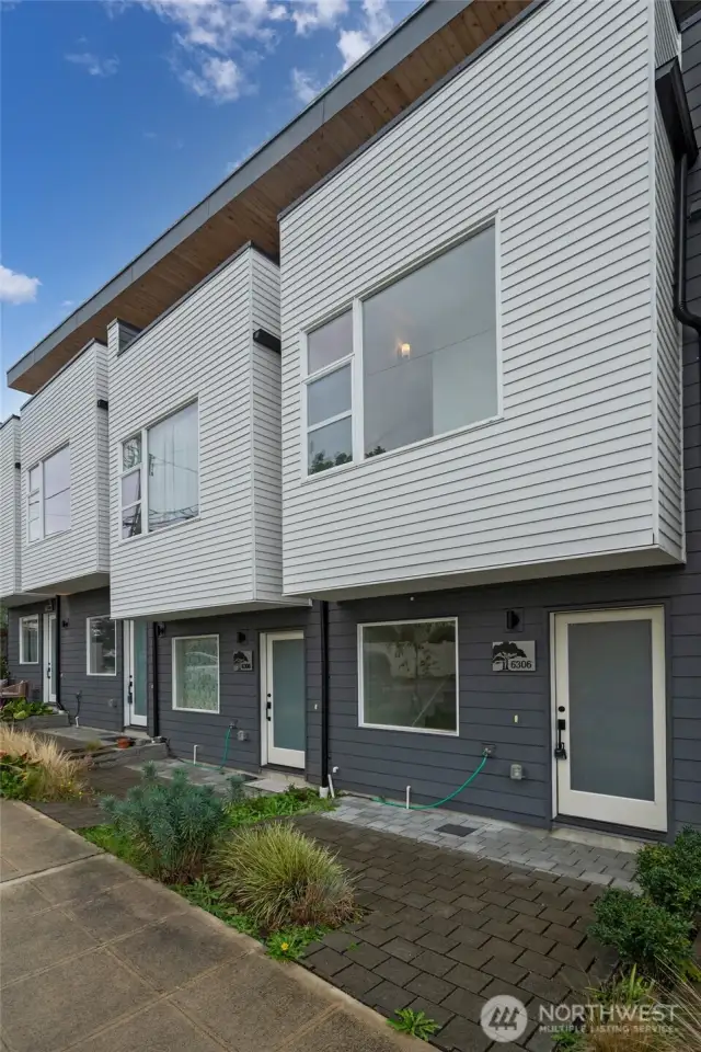 Newer 2020-built home from award-winning Green Canopy Homes.