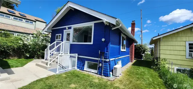 Rear view of 1323 Elizabeth