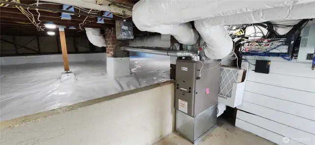 Sealed crawl space, gas heat and hot water
