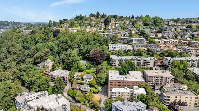 Large Kinnear Park just steps away.