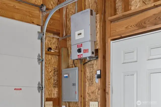 The detached garage also is the home to your solar power system that provides energy for everything from hot water, AC, heat and lights for a virtually non-existent power/heat bill
