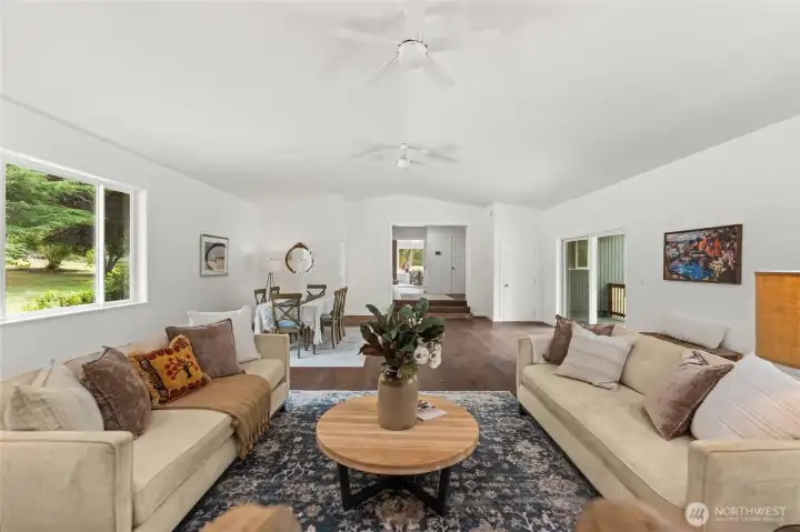 main living/dining room