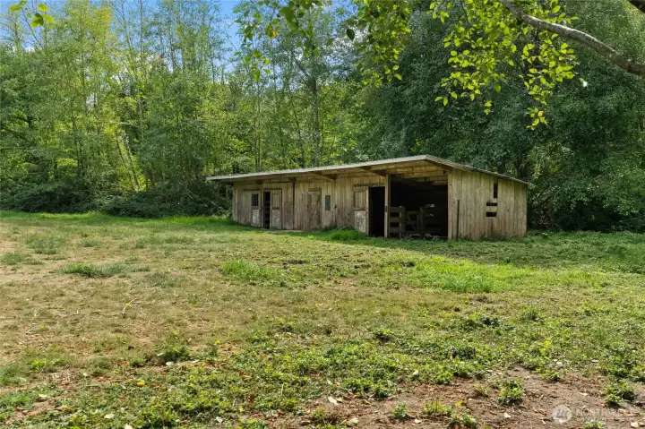 Walkin stalls at the back end of the field