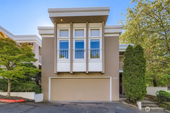 Bellevue Detached Condo. Lives like a house.