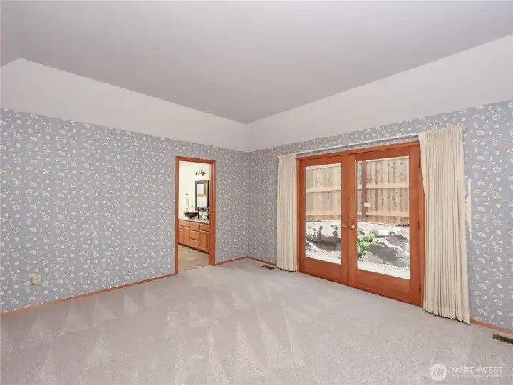 Attached Master 5 Piece En Suite