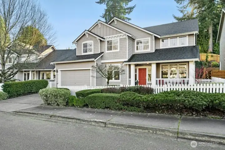 Sunfilled charming house in Kennydale, minutes to I-405