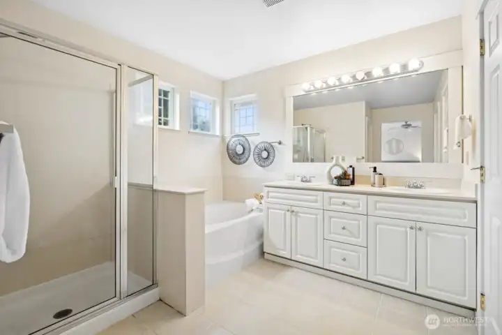 5-PC bathroom with double vanity