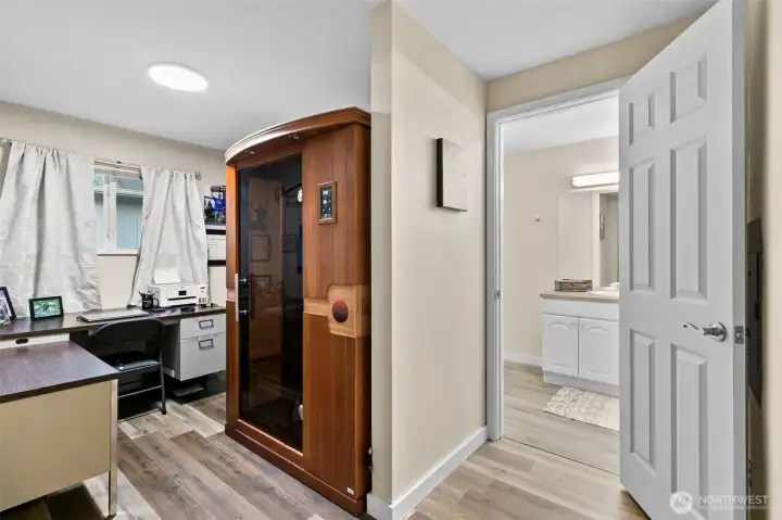 Large sitting area in Primary bedroom