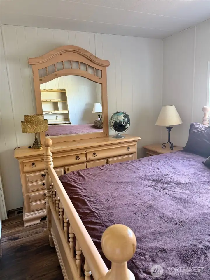 Second bedroom.