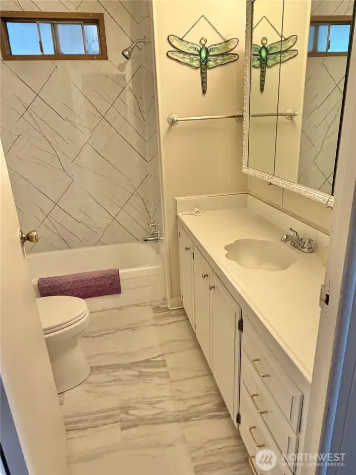 There are two bath rooms. One with tub/shower, and the master bedroom with walk in shower.