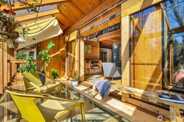 1438 Ann St NE - Sunrise Solarium