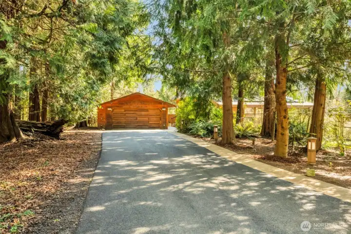 1438 Ann St NE - Driveway Entry