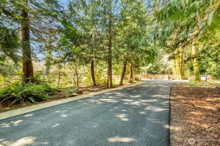 1438 Ann St NE - Driveway Entry