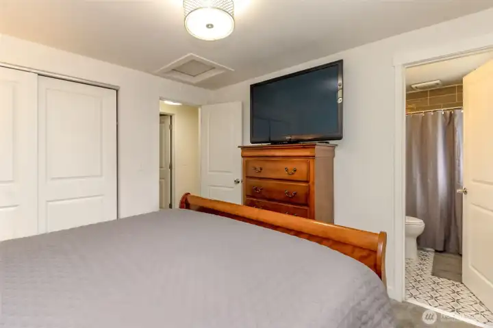 Primary Bedroom w/New Closet Doors & Closet Organziers!