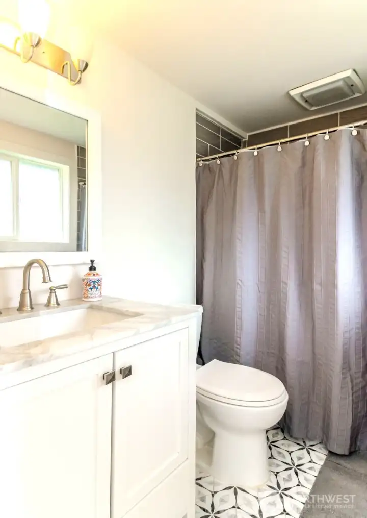 Fully Remodeled Bathroom w/Lots of Tile & Quartz & Undermount Sink!