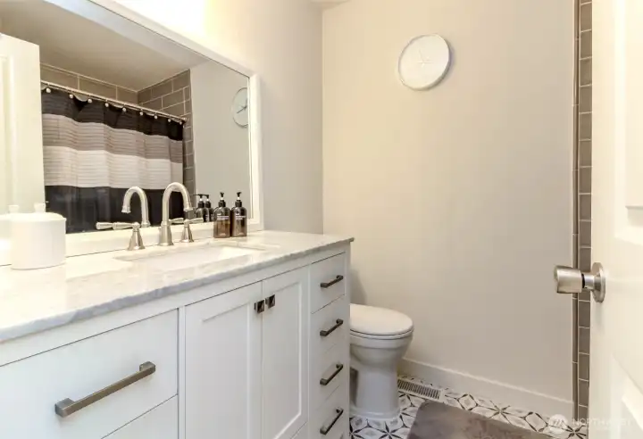 Main Hall Bathroom, Fully Remodeled w/Lots of Tile & Quartz, Undermount Sinks!