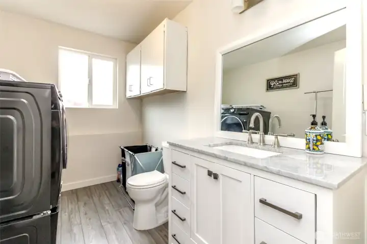 Remodeled Half Bath!